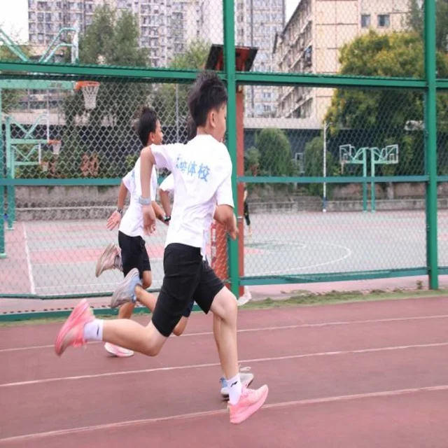 林诗栋冲冠再迎强敌 年轻国乒新星全力诠释追梦精神